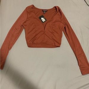 Long sleeve V neck crop top!